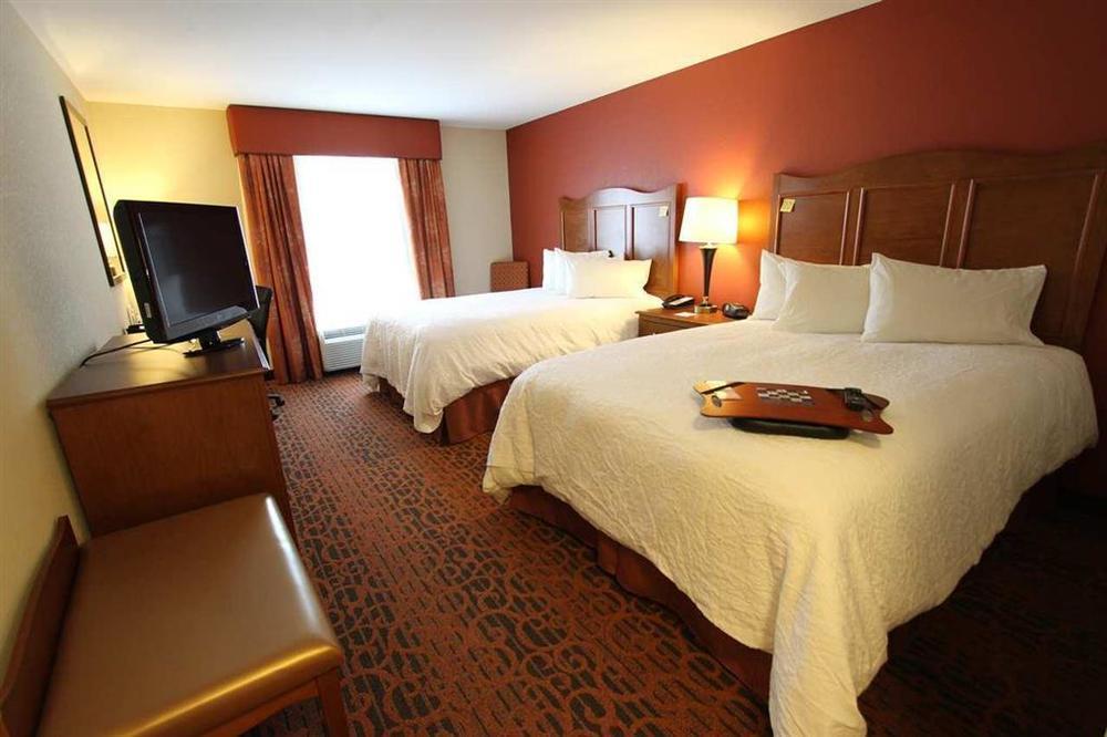 Hampton Inn Clinton Room photo