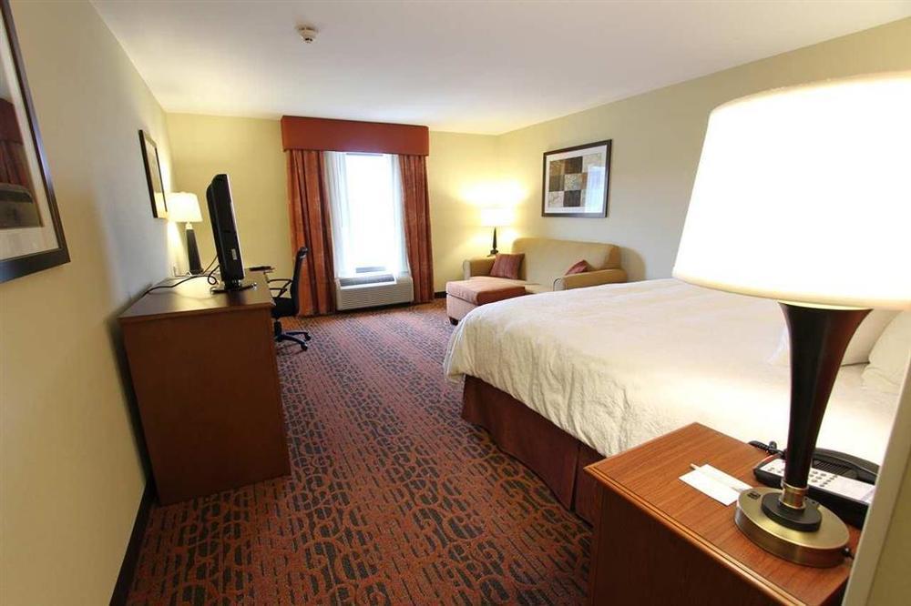 Hampton Inn Clinton Room photo