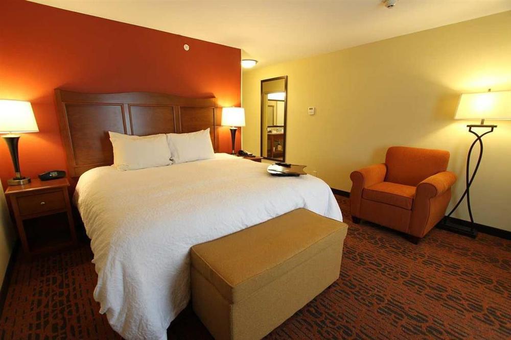 Hampton Inn Clinton Room photo