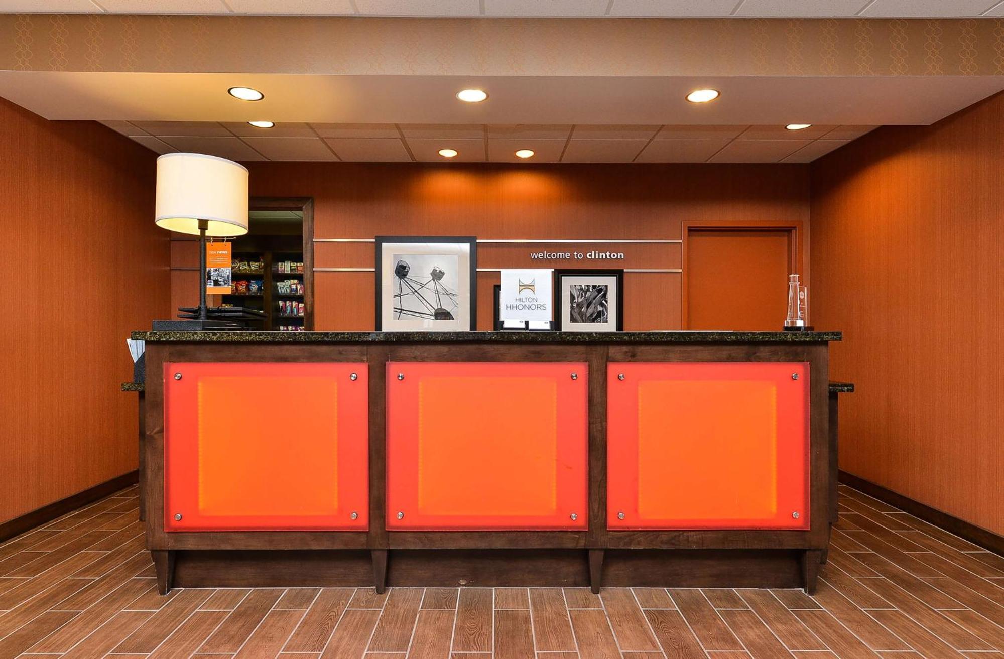 Hampton Inn Clinton Exterior photo
