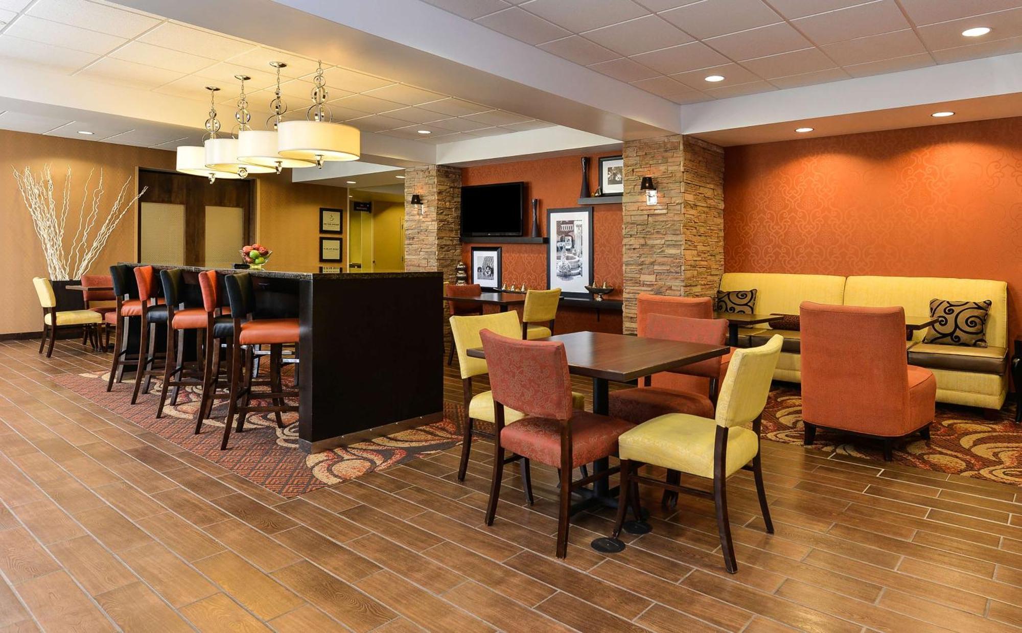 Hampton Inn Clinton Exterior photo