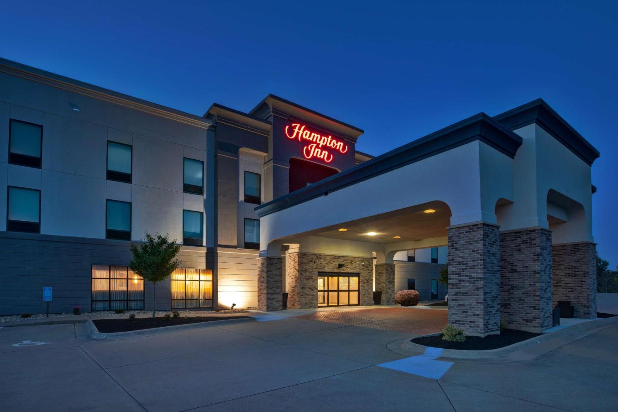 Hampton Inn Clinton Exterior photo